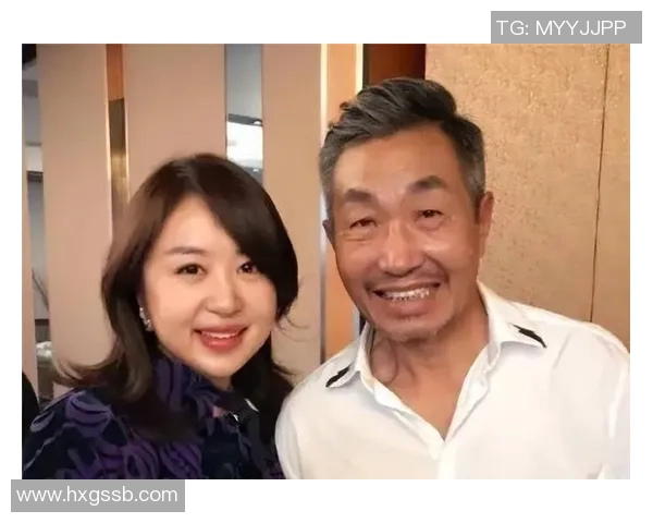 足球明星与他的爱侣共同谱写幸福篇章的甜蜜生活 足球明星与他的爱侣共同谱写幸福篇章的甜蜜生活