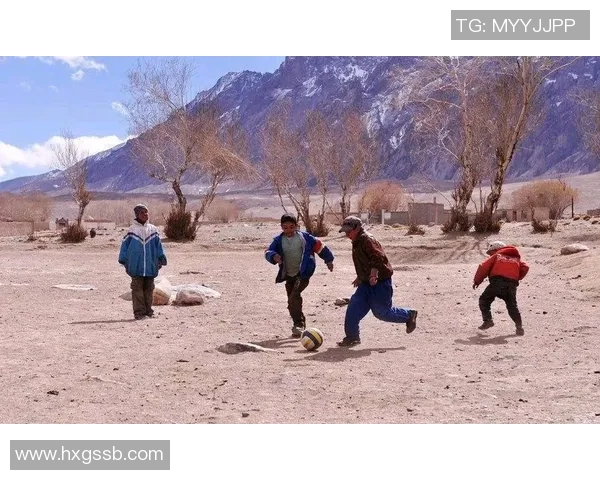 足球明星维族男孩的成长故事与梦想追逐之路 足球明星维族男孩的成长故事与梦想追逐之路