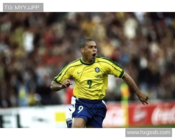 足球明星风采与成就的简要介绍与回顾 足球明星风采与成就的简要介绍与回顾